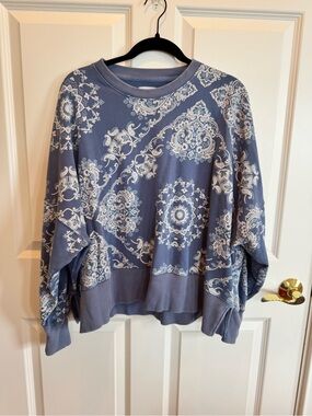 American Eagle Soft Blue Paisley Print Women's Pullover Sweater